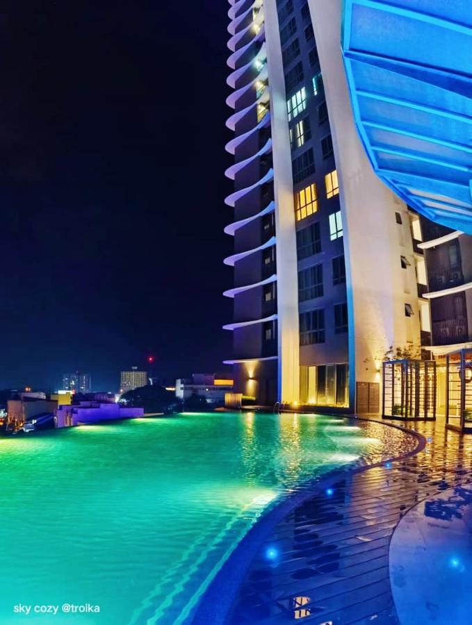 Sky Cozy Troika Residence: Pool & View
