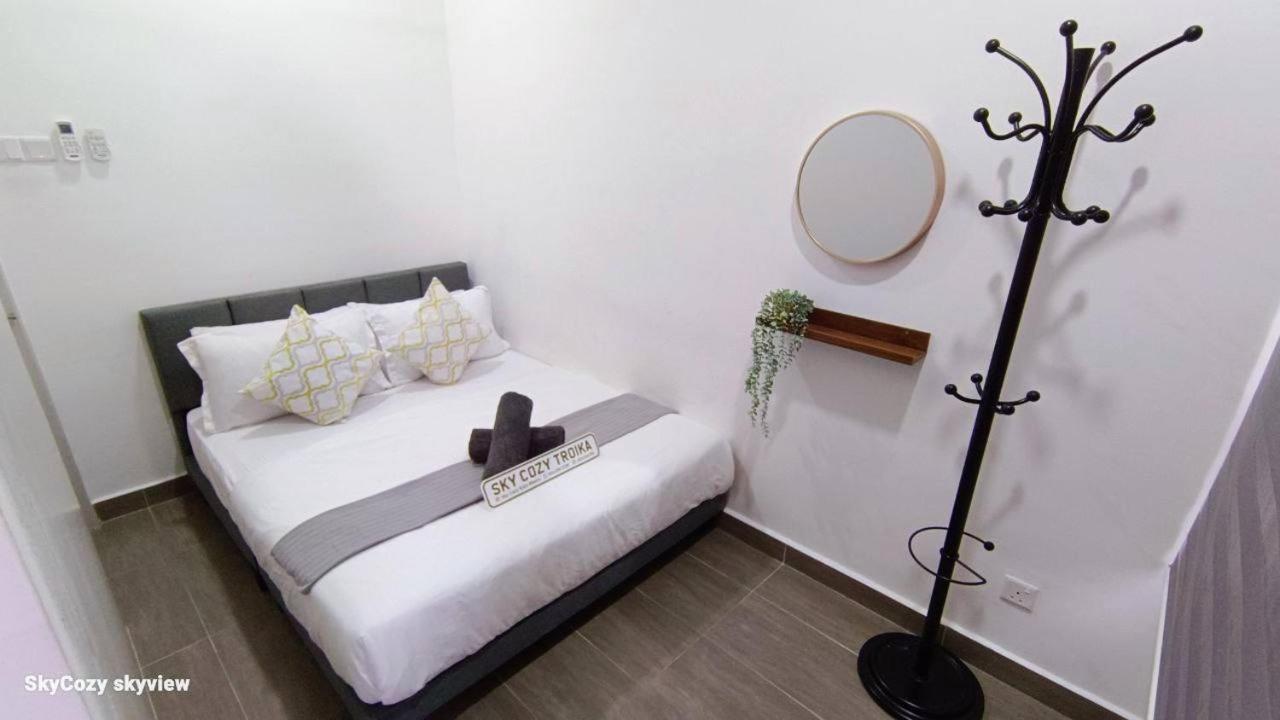 Sky Cozy Troika Residence: Pool & View * Kota Bharu
