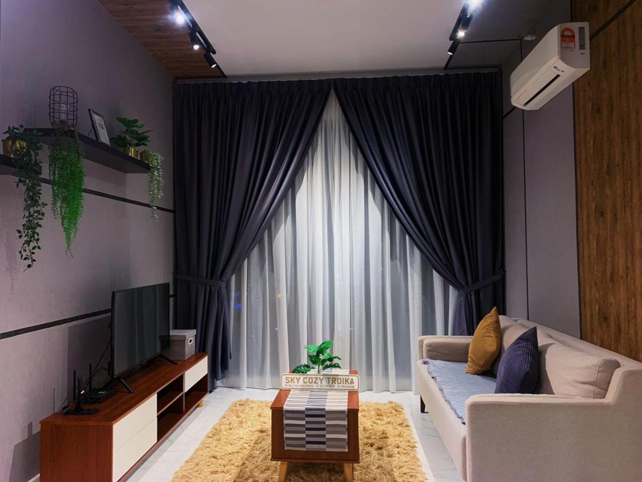 Apartment Sky Cozy Troika Residence: Pool & View