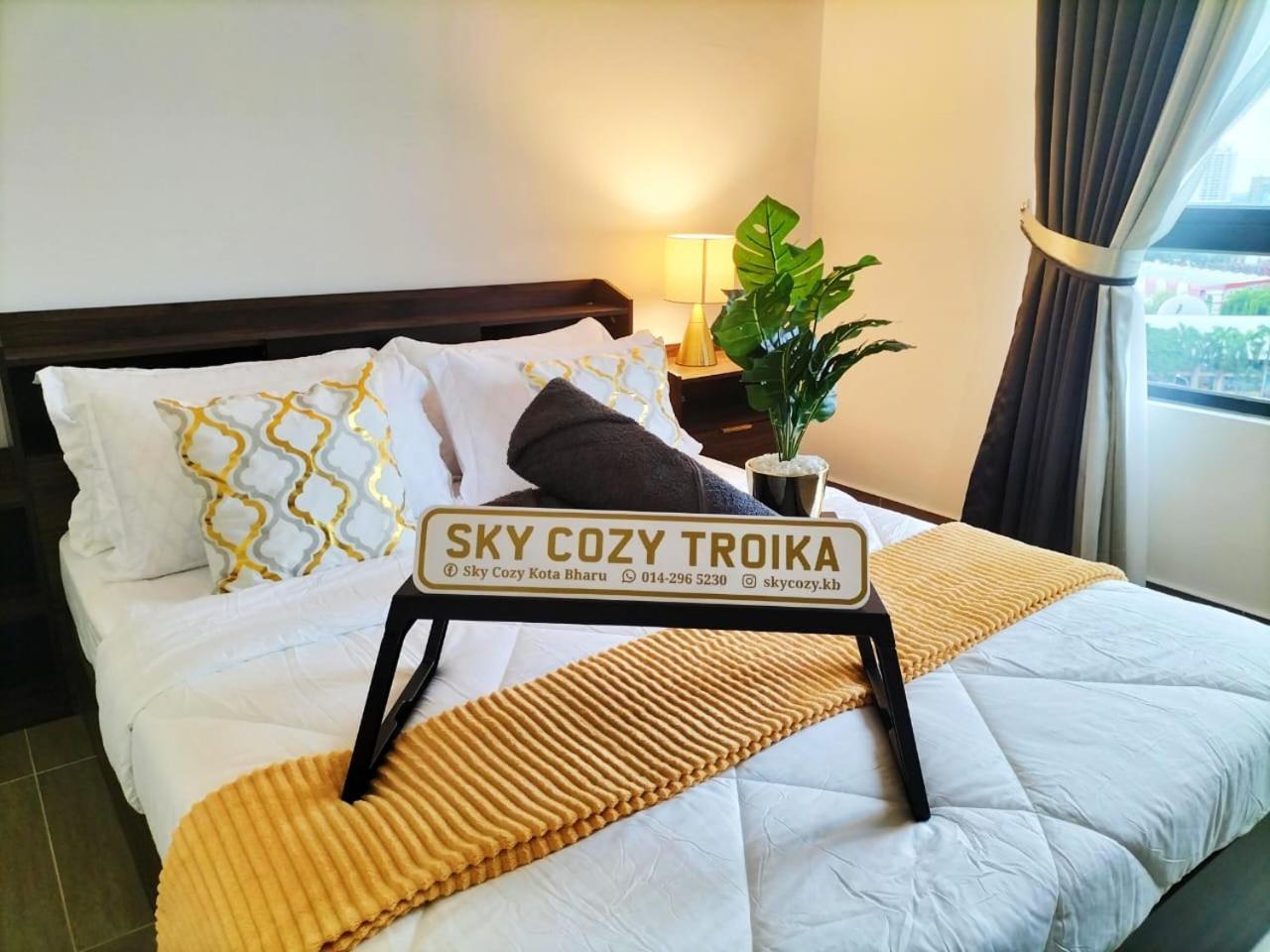 Sky Cozy Troika Residence: Pool & View Apartment