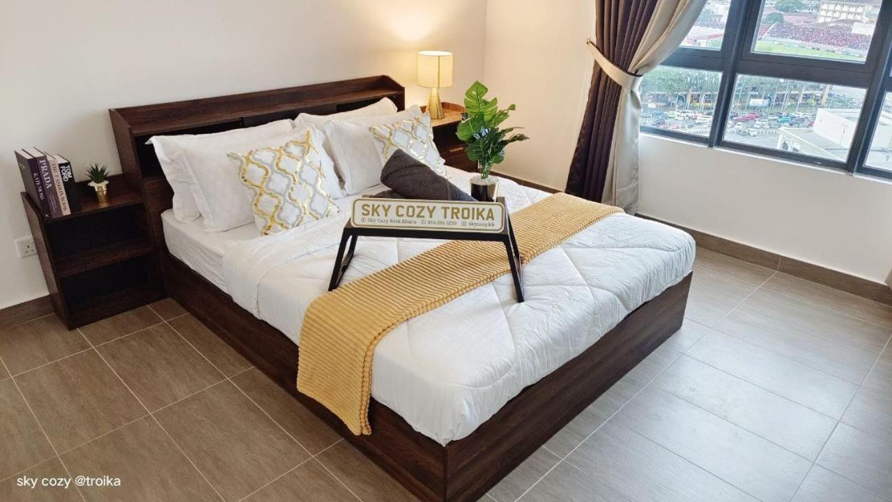 Sky Cozy Troika Residence: Pool & View Apartment