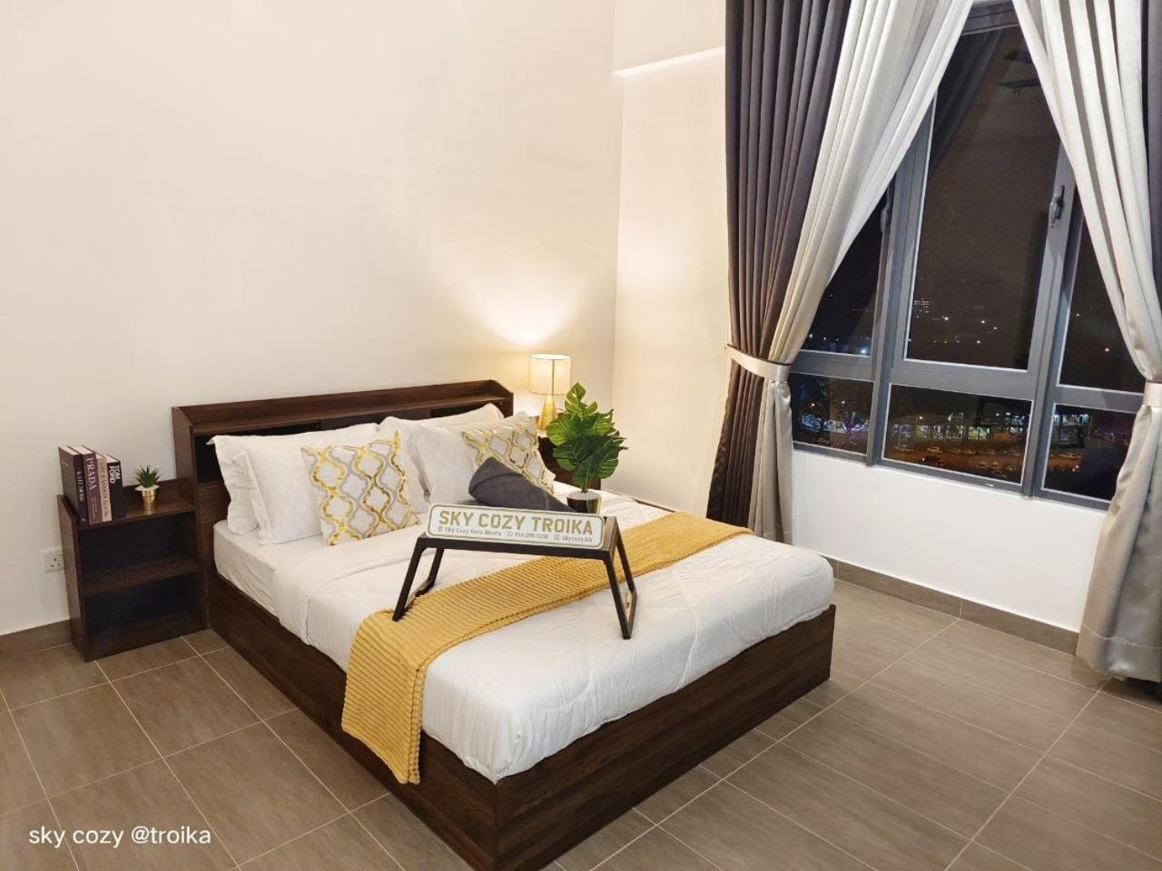 Sky Cozy Troika Residence: Pool & View