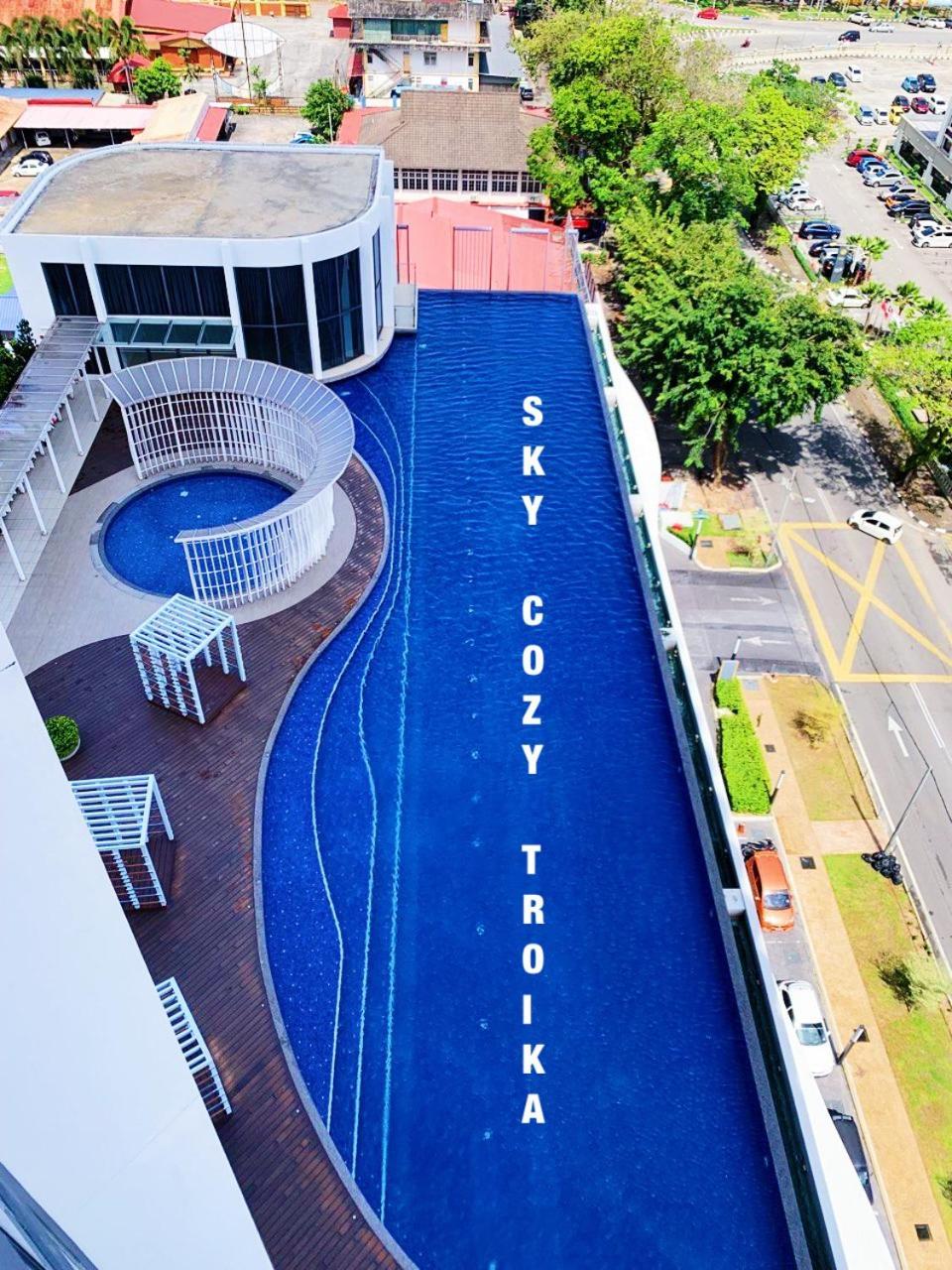 Sky Cozy Troika Residence: Pool & View Apartment *